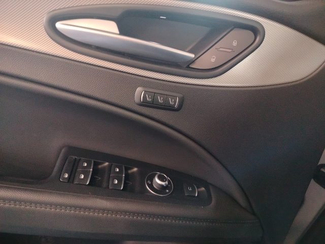ALFA ROMEO Stelvio — foto 31 di 31