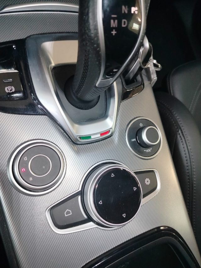 ALFA ROMEO Stelvio — foto 27 di 31