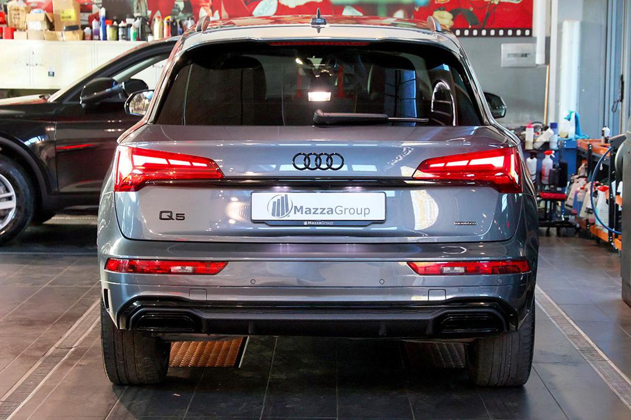 AUDI Q5 40 TDI Quattro S-Tronic Identity Black - 4