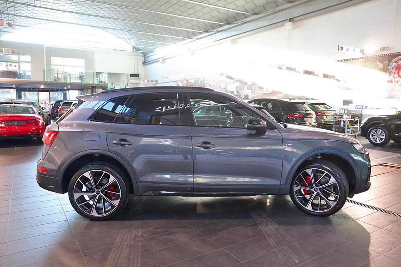 AUDI Q5 40 TDI Quattro S-Tronic Identity Black - 10