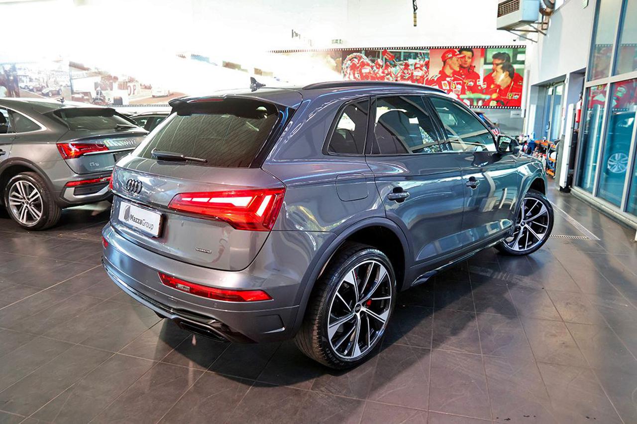 AUDI Q5 40 TDI Quattro S-Tronic Identity Black - 9