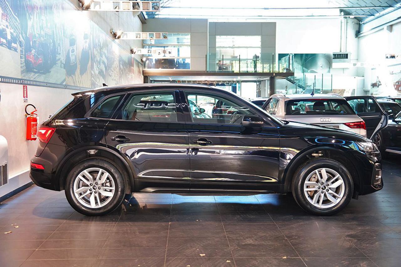 AUDI Q5 40 TDI Quattro S-Tronic Business - 2