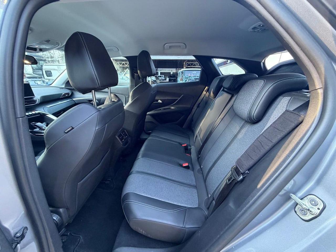 PEUGEOT 3008 BlueHDi 130 S&S EAT8 Allure Pack - 11