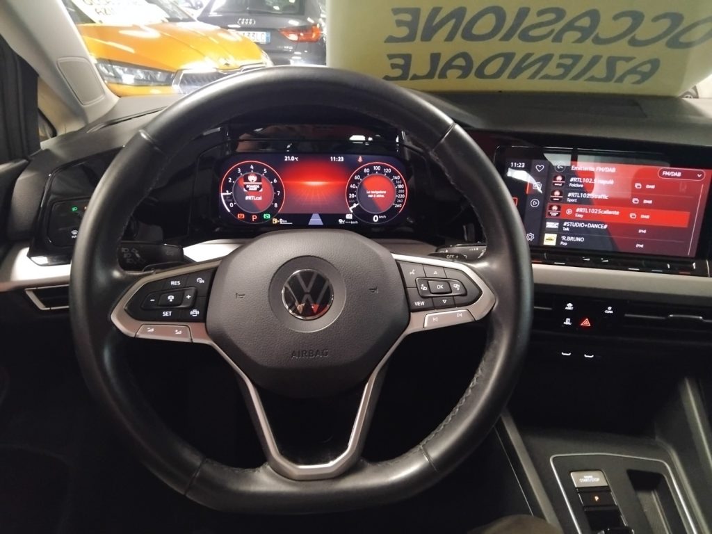 VOLKSWAGEN Golf 1.0 eTSI EVO Life DSG 17 MHEV C/GRIMALDI SP. DAY - 32