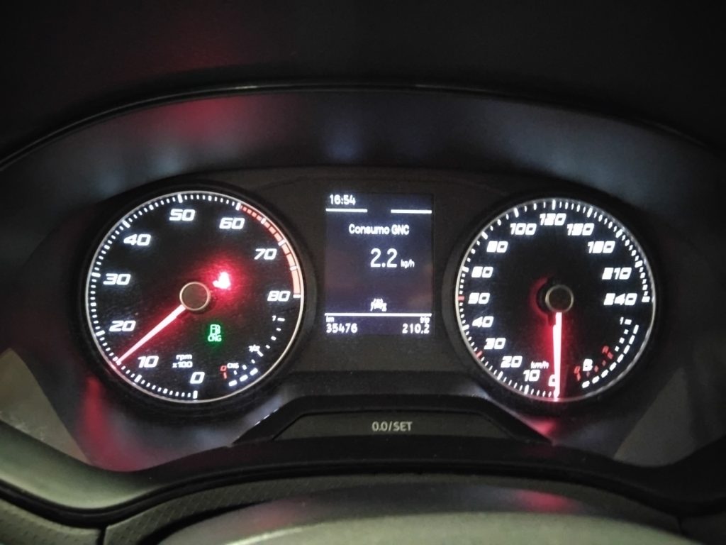 SEAT Arona 1.0 TGI Reference C/GRIMALDI SPECIAL DAY - 17