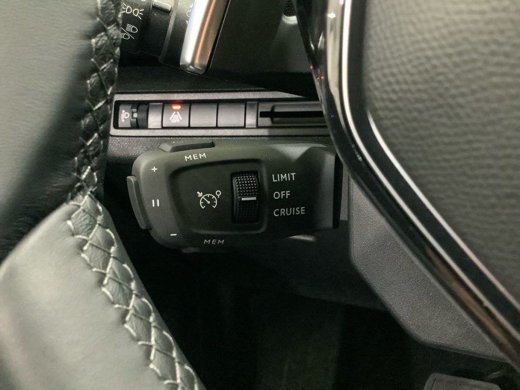 PEUGEOT 3008 BlueHDi 130 S&S EAT8 Allure Pack - 21
