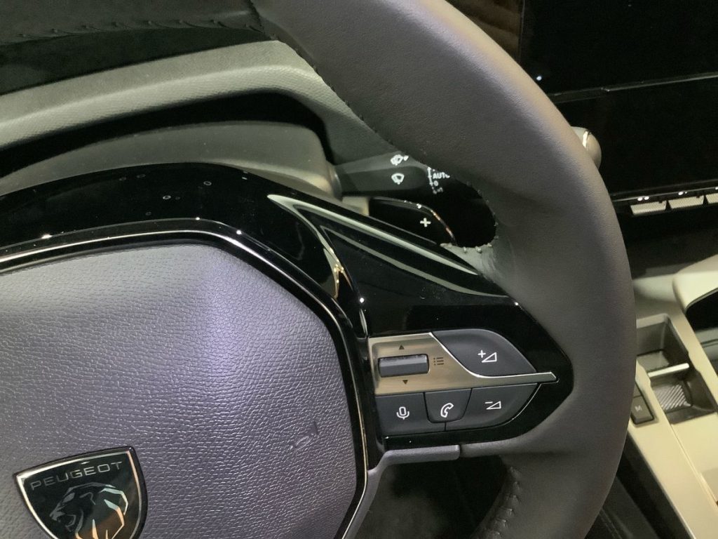 PEUGEOT 408 Hybrid 136 e-DCS6 Allure - 18
