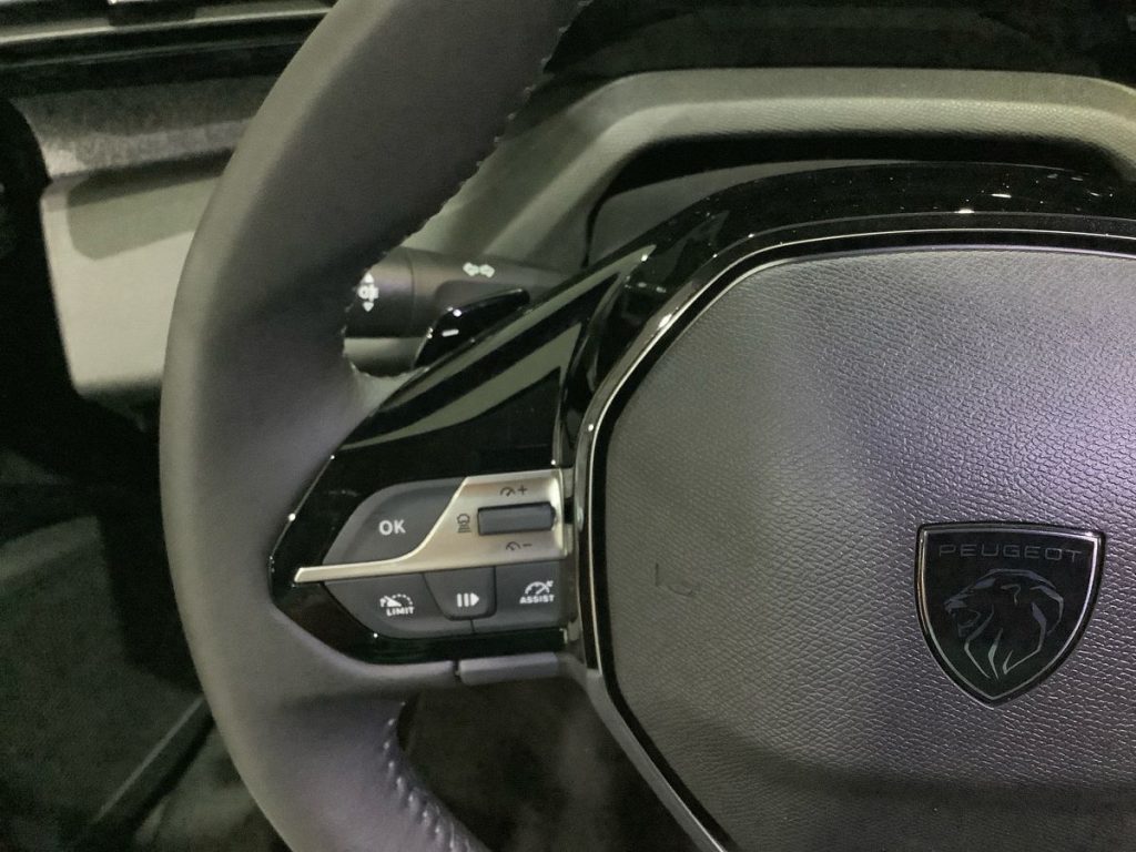 PEUGEOT 408 Hybrid 136 e-DCS6 Allure - 21