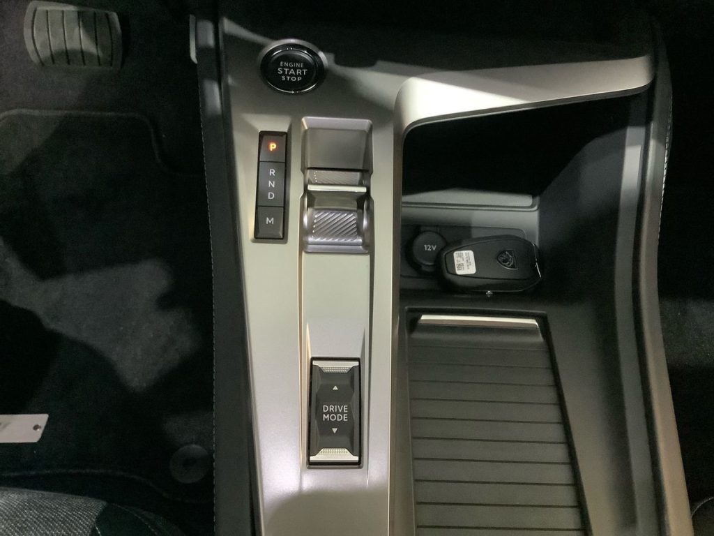 PEUGEOT 408 Hybrid 136 e-DCS6 Allure - 23