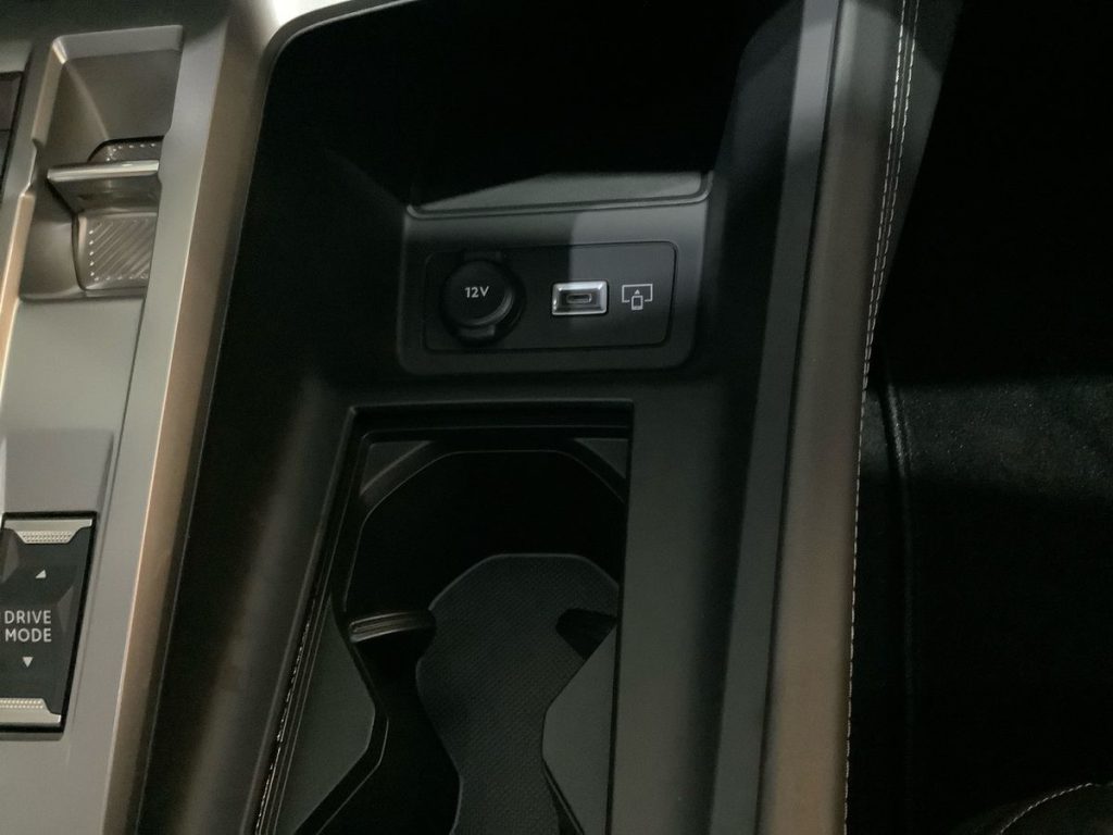 PEUGEOT 408 Hybrid 136 e-DCS6 Allure - 25