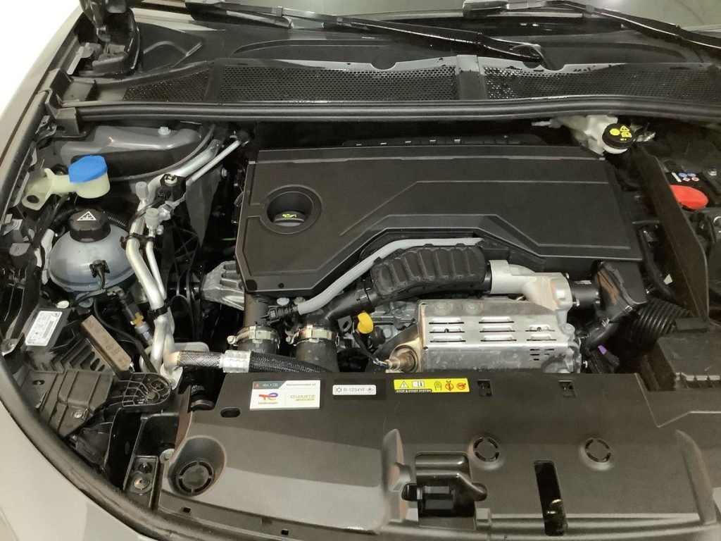 PEUGEOT 408 Hybrid 136 e-DCS6 Allure - 26