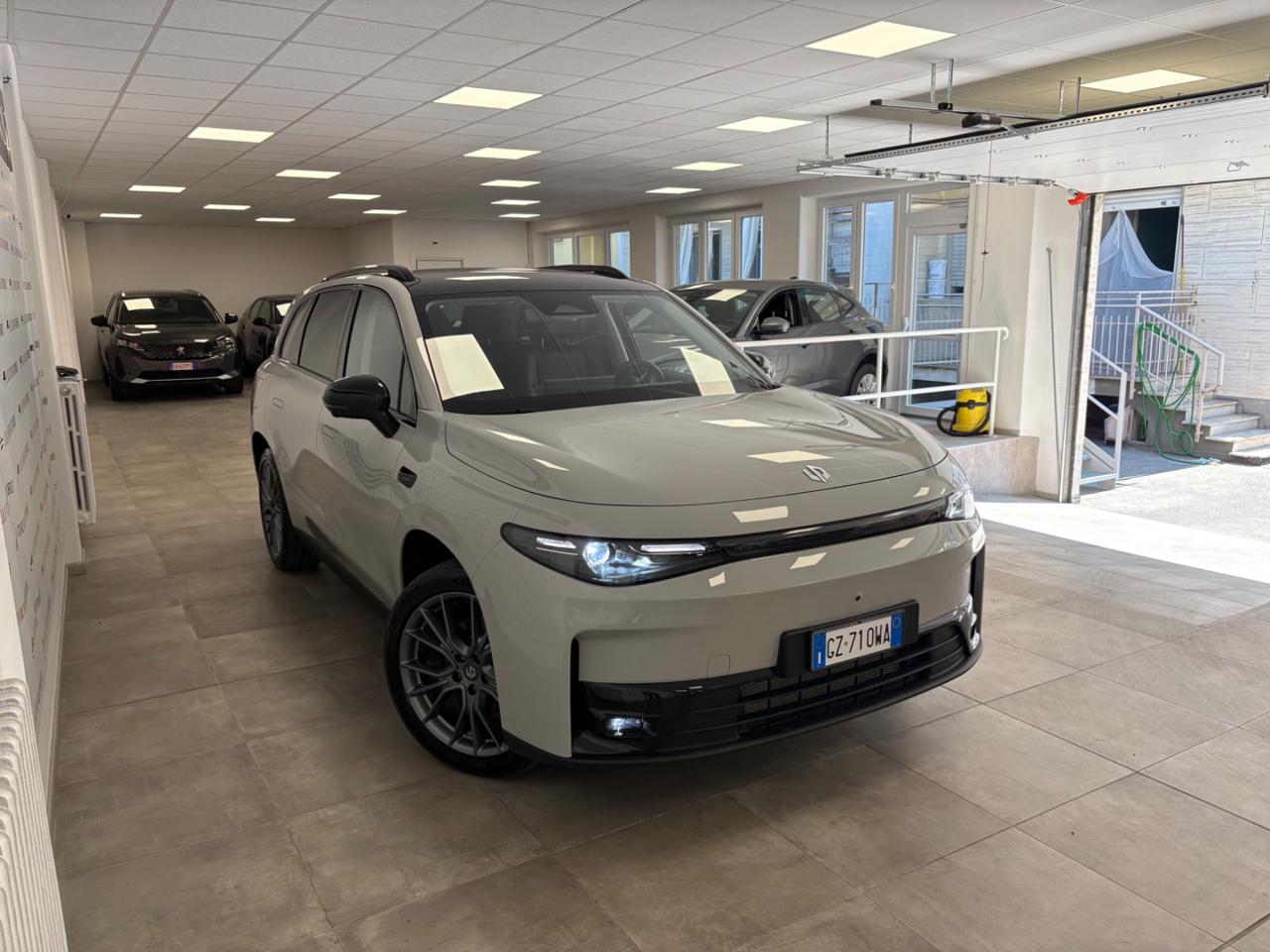 LEAPMOTOR C10 REEV 158kW Design Plug-In Hybrid PREZZO REALE - 3