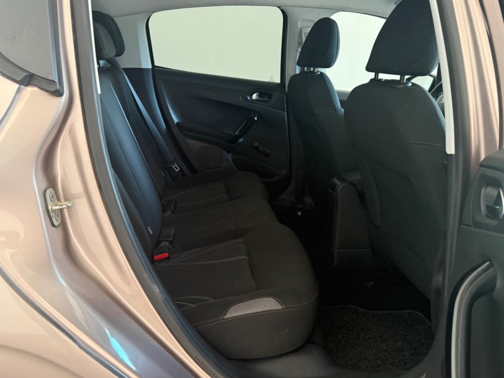 PEUGEOT 208 1° serie 1.2 VTi 82 CV 5 porte Allure - 14