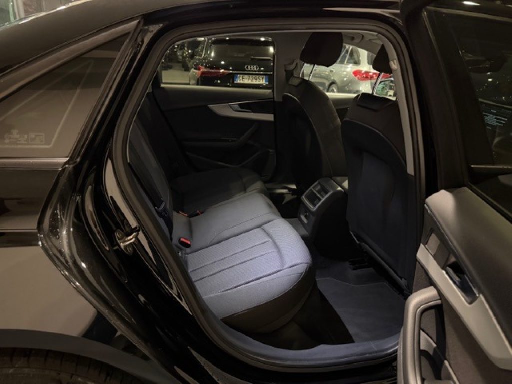 Clicca per ingrandire A4 - 35 TDI 163CV MHEV BERLINA S tronic Sport