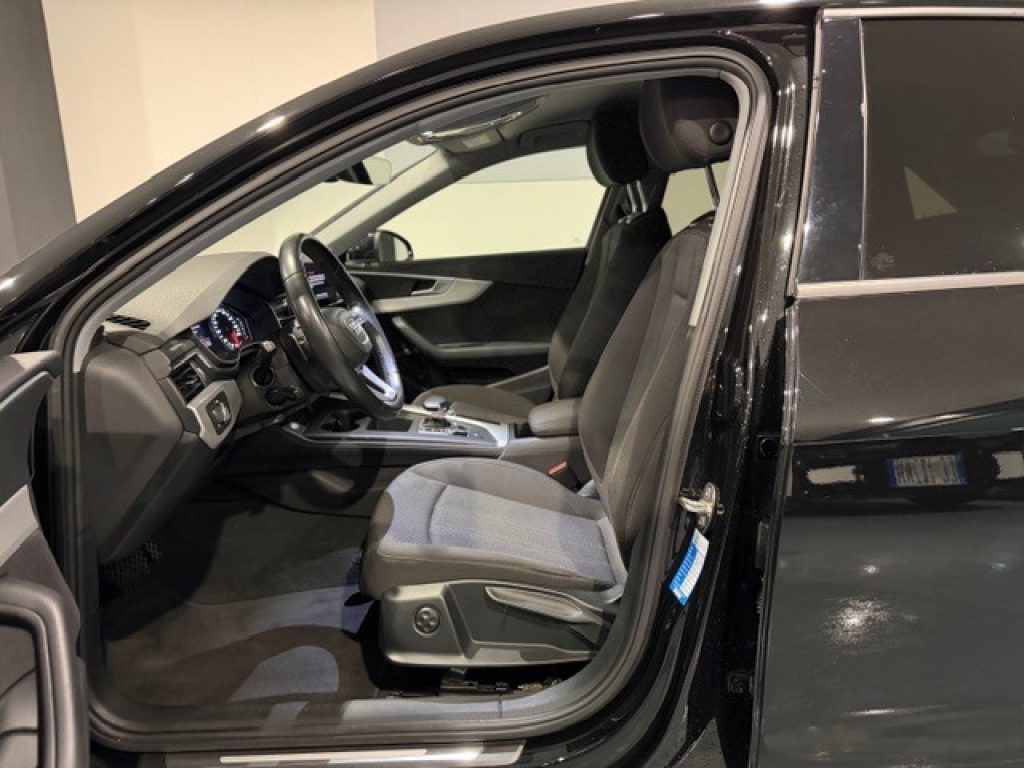 Clicca per ingrandire A4 - 35 TDI 163CV MHEV BERLINA S tronic Sport