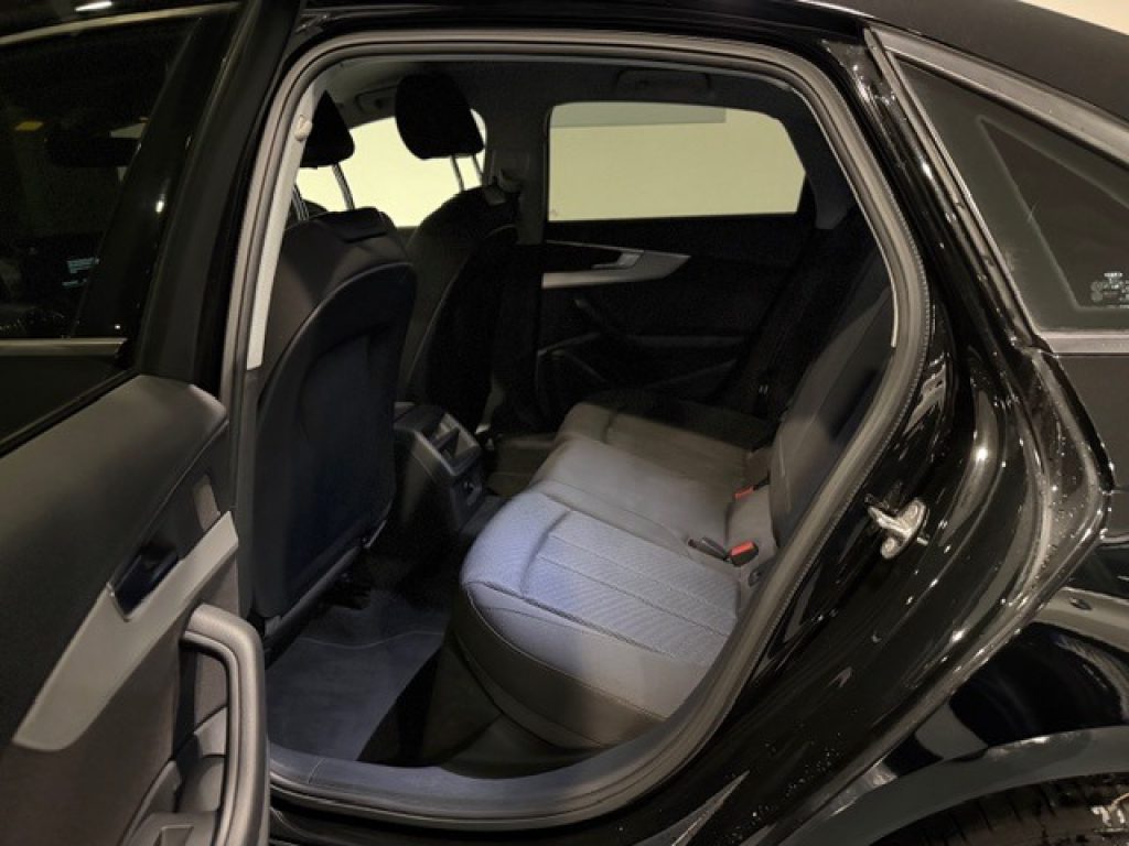 Clicca per ingrandire A4 - 35 TDI 163CV MHEV BERLINA S tronic Sport