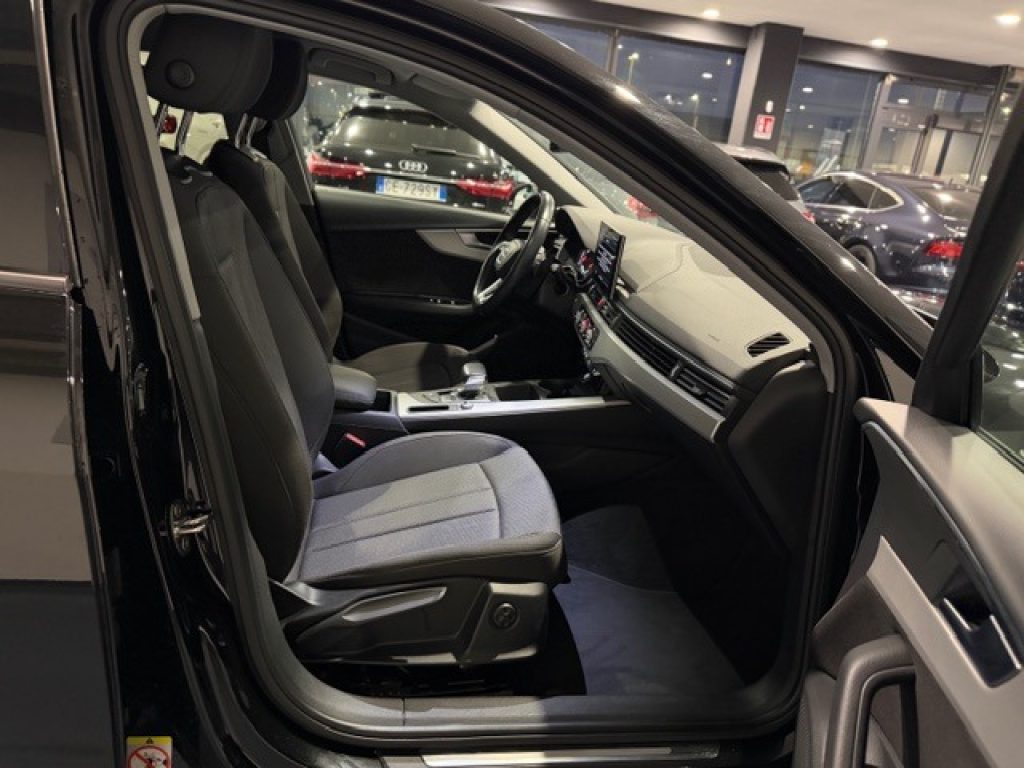 Clicca per ingrandire A4 - 35 TDI 163CV MHEV BERLINA S tronic Sport