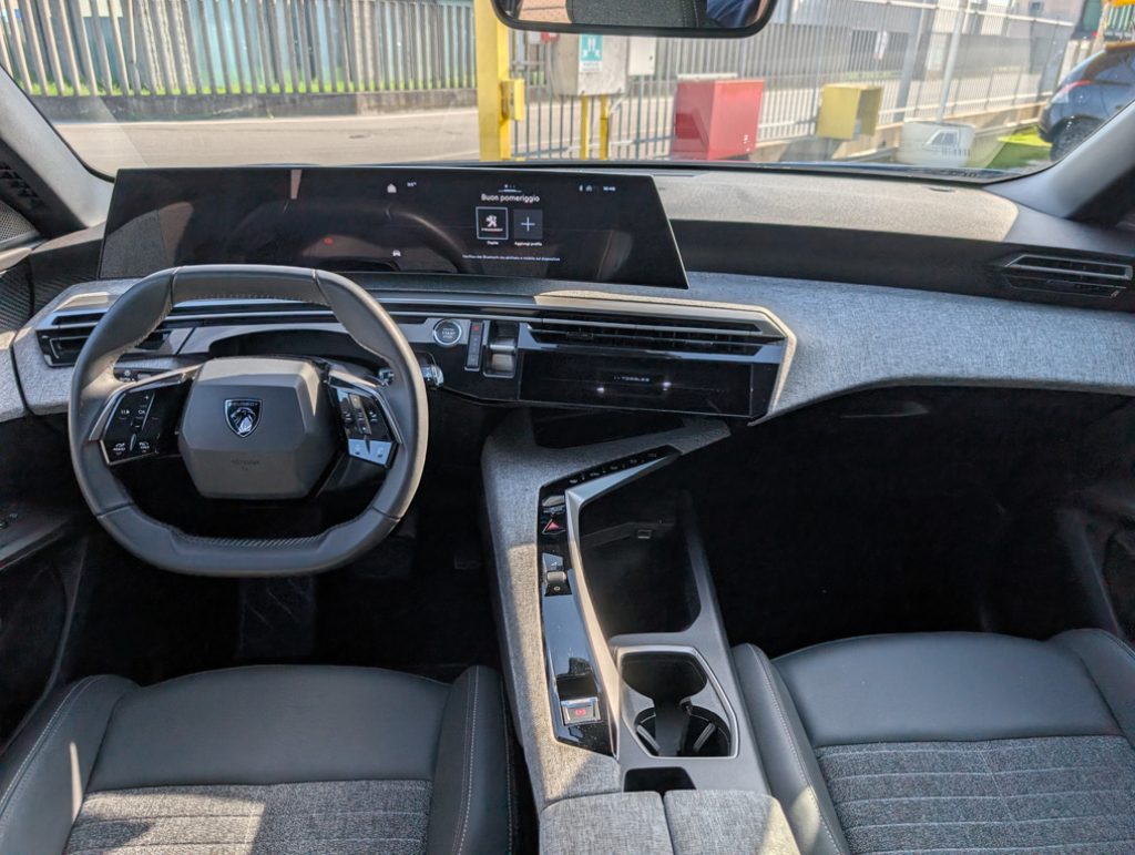 PEUGEOT 3008 Hybrid 145 e-DCS6 Allure Aziendale Garanzia->07/29 - 24