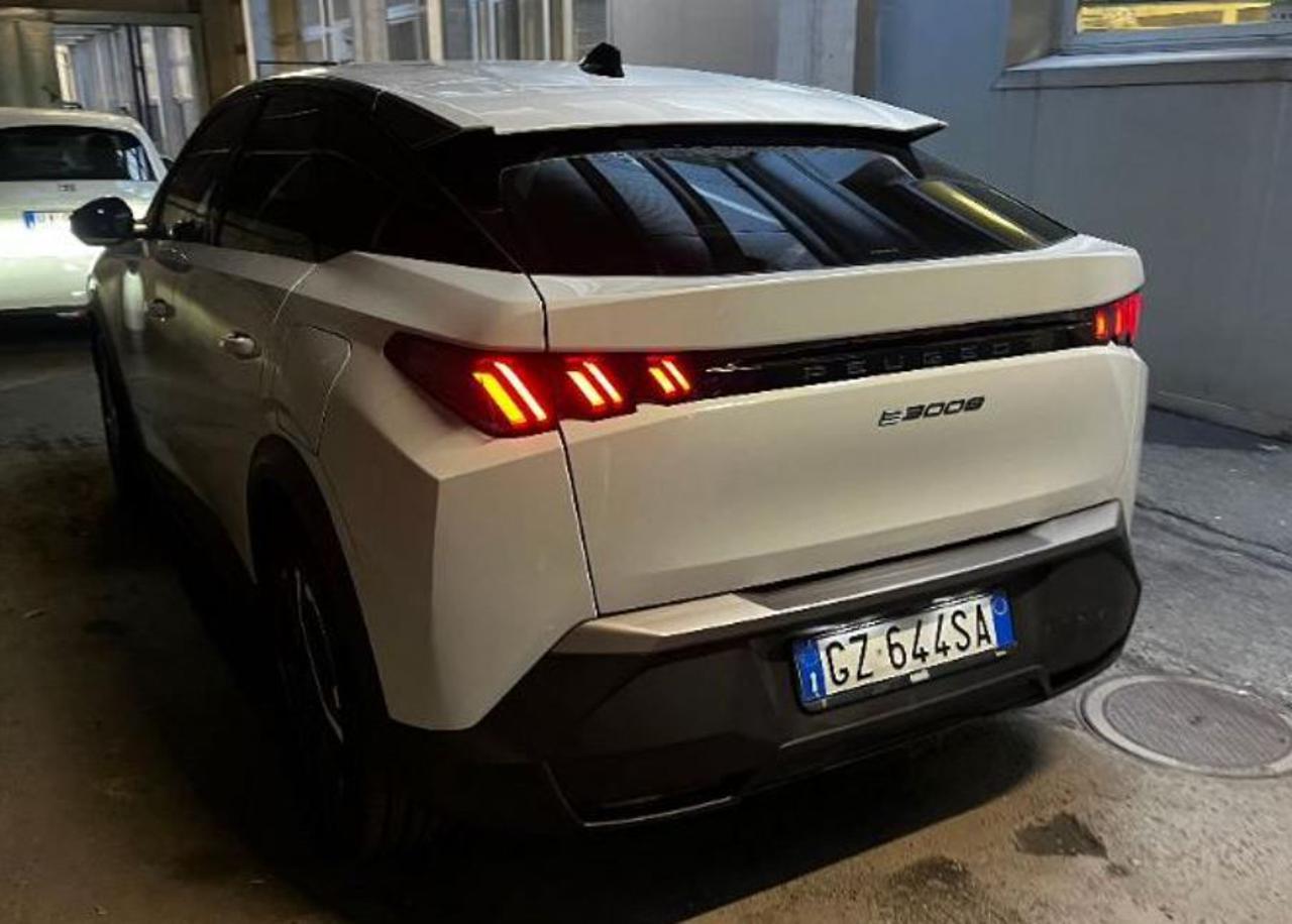 PEUGEOT e-3008 motore elettrico (73kWh) 210 CV Allure - 5