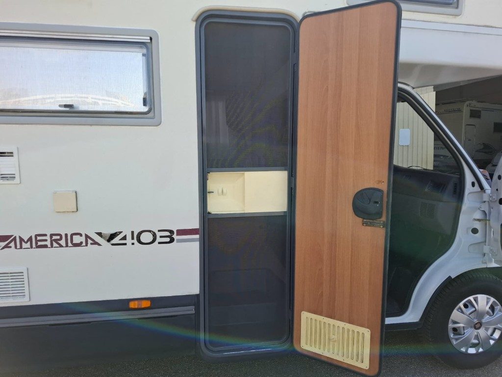 AMERICA 403 CON PORTAUTTO E 2 DINETTE