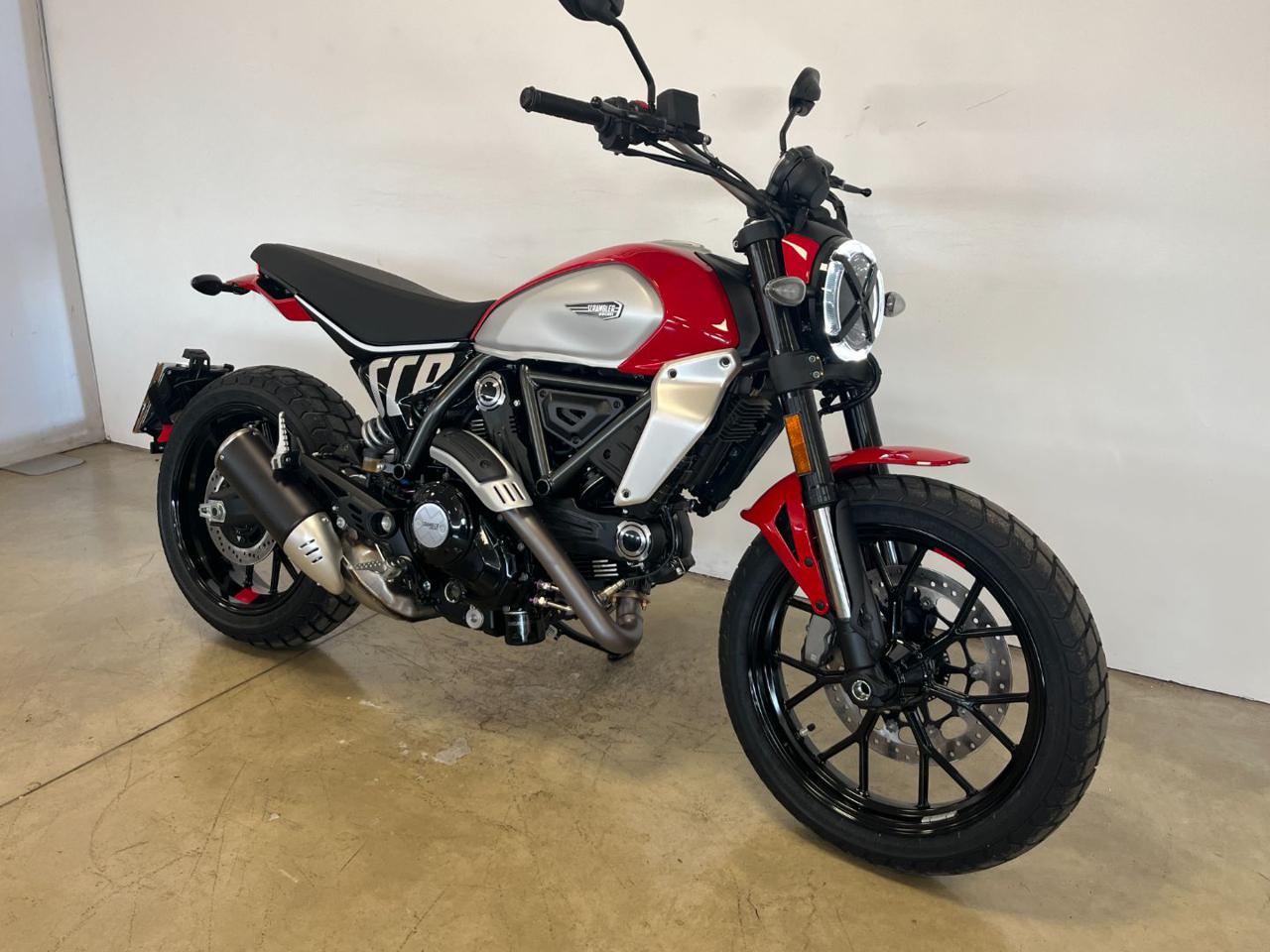 DUCATI Scrambler 800 ICON RED - 2