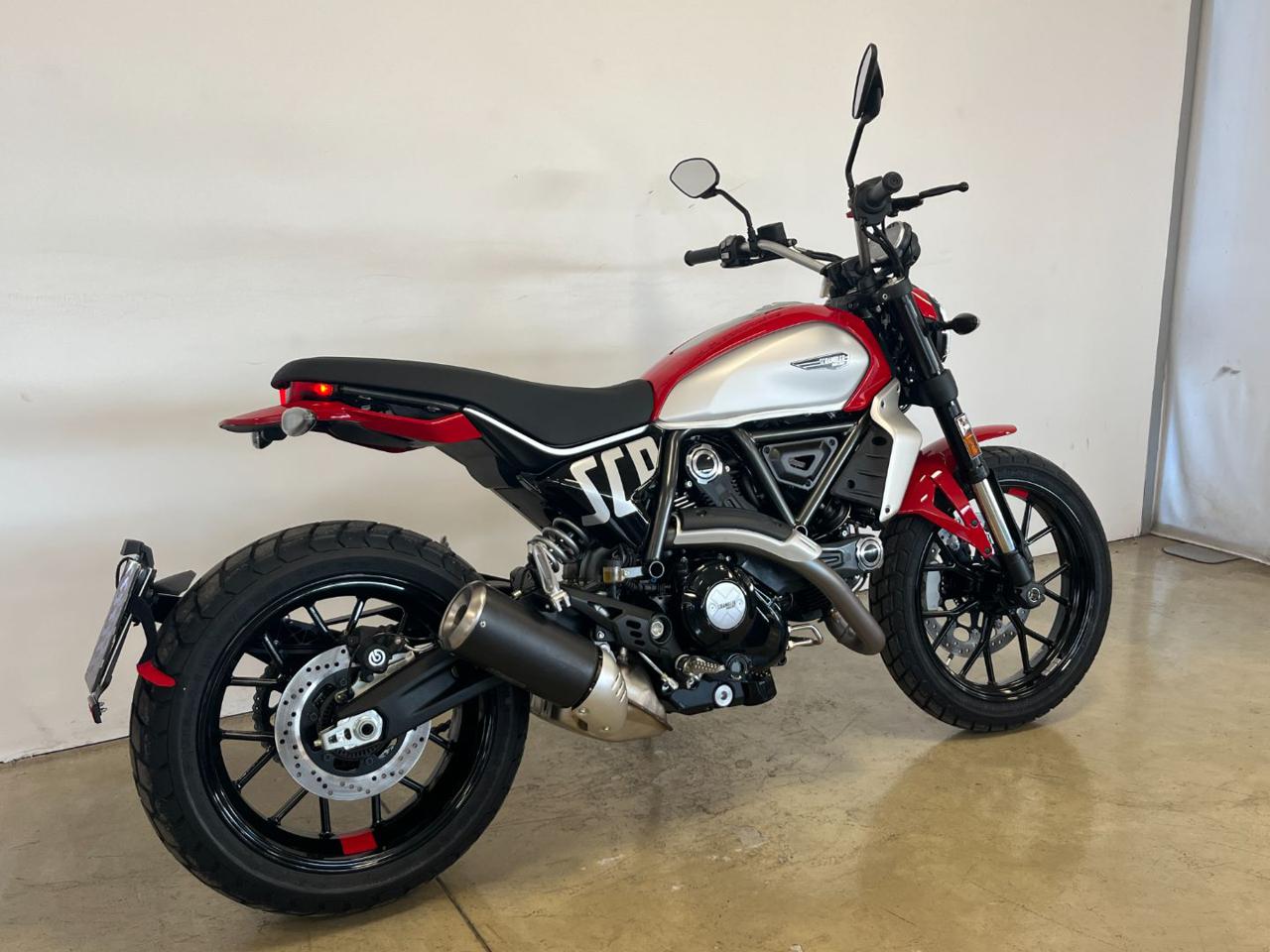 DUCATI Scrambler 800 ICON RED - 7