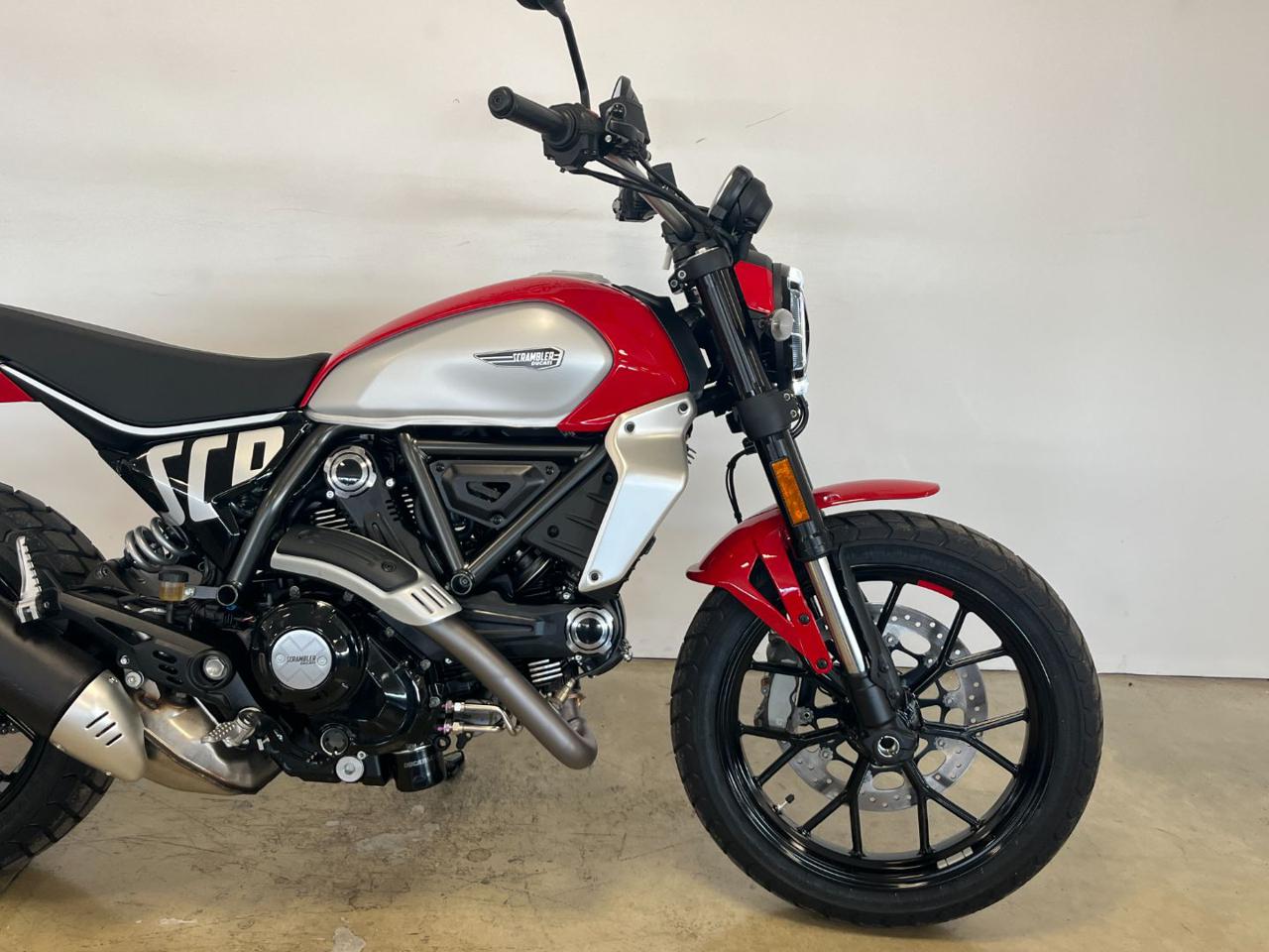 DUCATI Scrambler 800 ICON RED - 5