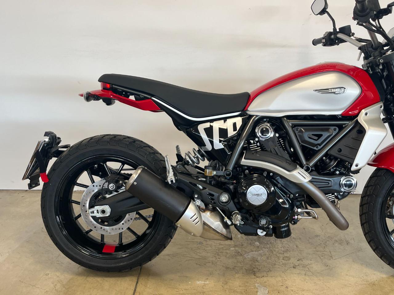 DUCATI Scrambler 800 ICON RED - 6
