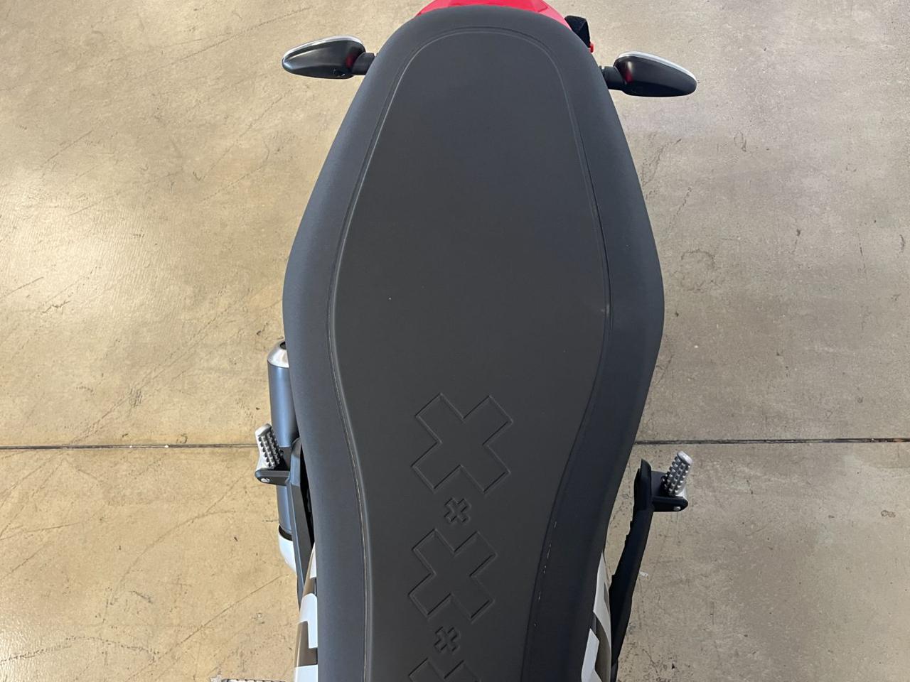 DUCATI Scrambler 800 ICON RED - 8