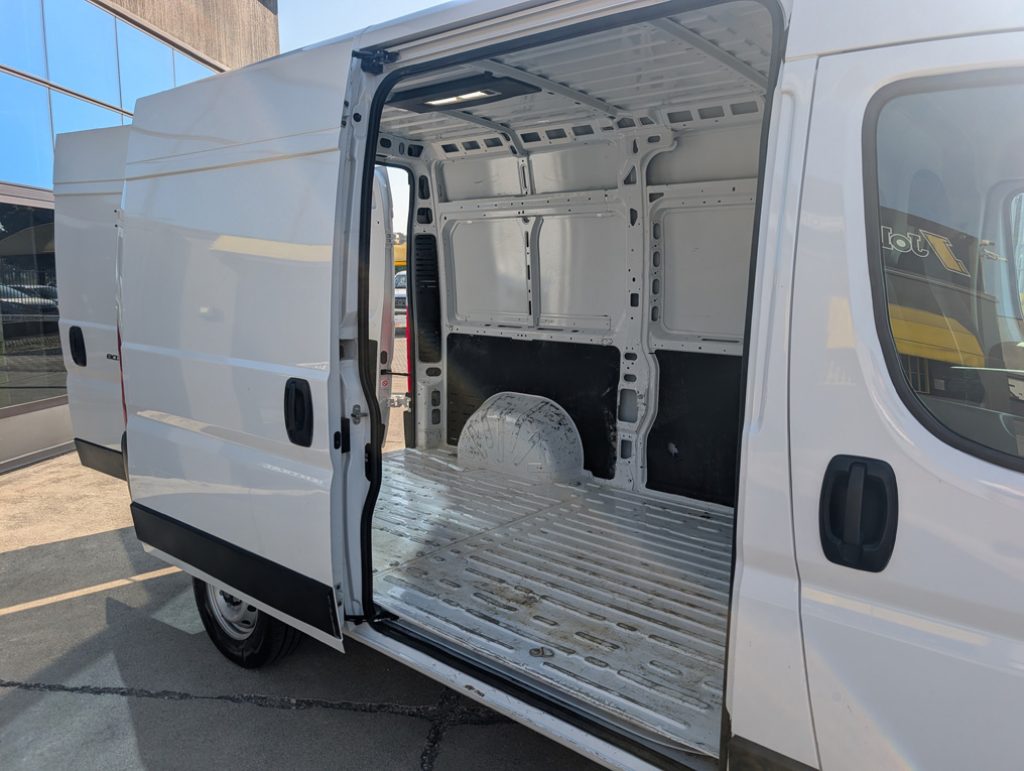 PEUGEOT Boxer 335 2.2 BlueHDi 140 S&S PM-TM L2H2 Furgone - 19