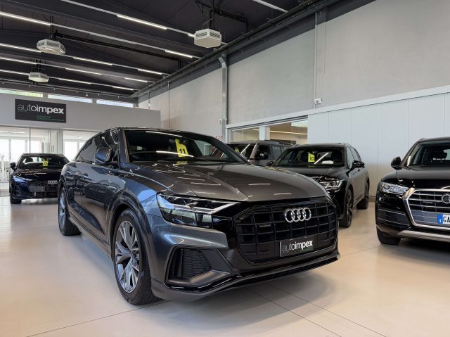 AUDI Q8 Grigio metallizzato