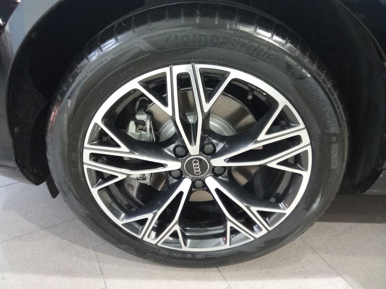 AUDI Q3 TFSI 150 kW quattro S tr S Line Full Opt - 8
