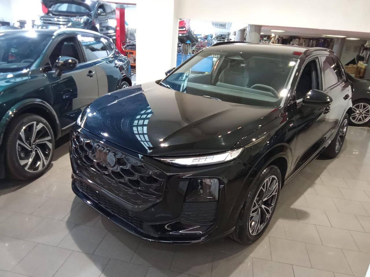 AUDI Q3 TFSI 150 kW quattro S tr S Line Full Opt - 3
