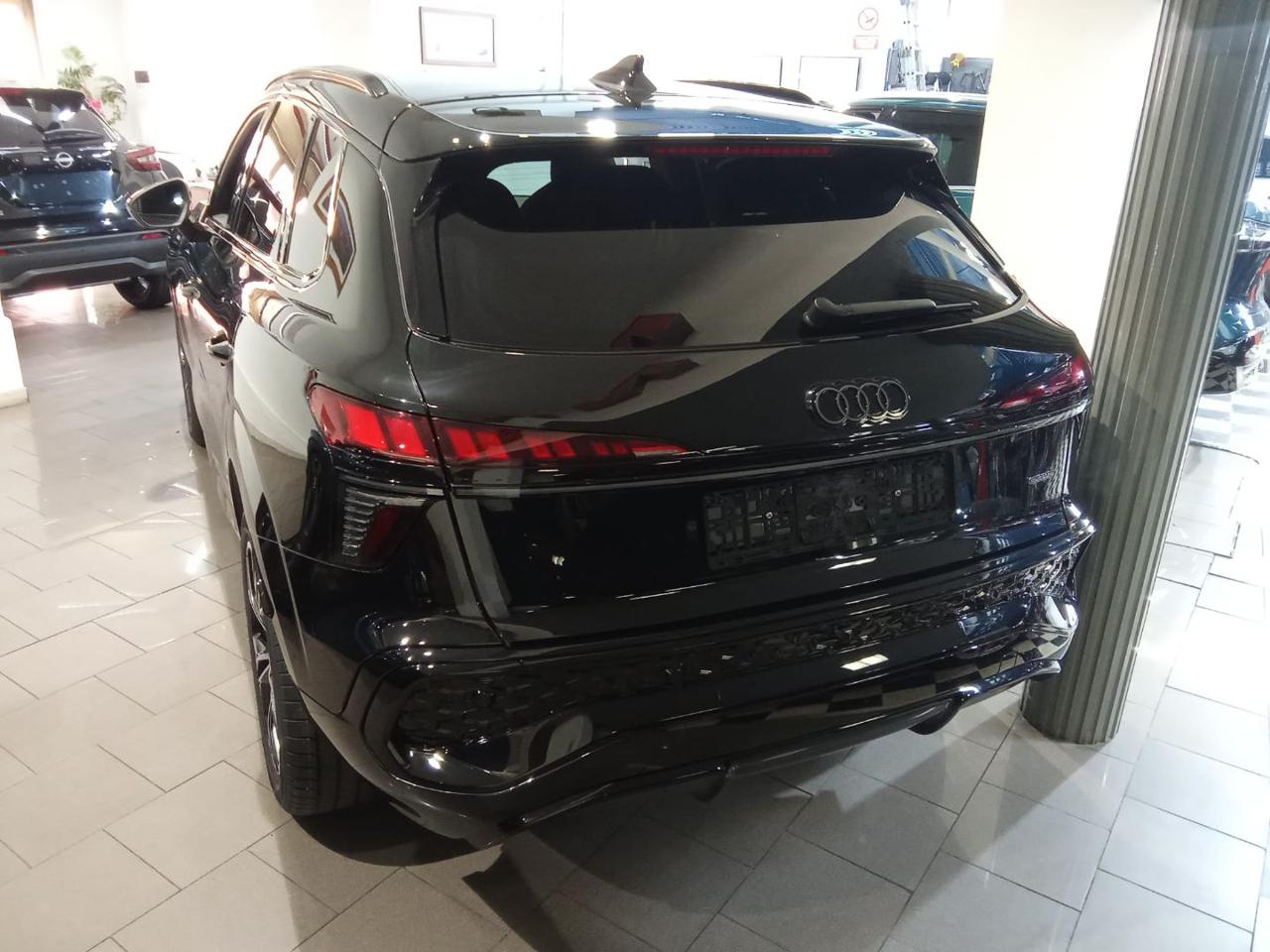 AUDI Q3 TFSI 150 kW quattro S tr S Line Full Opt - 6