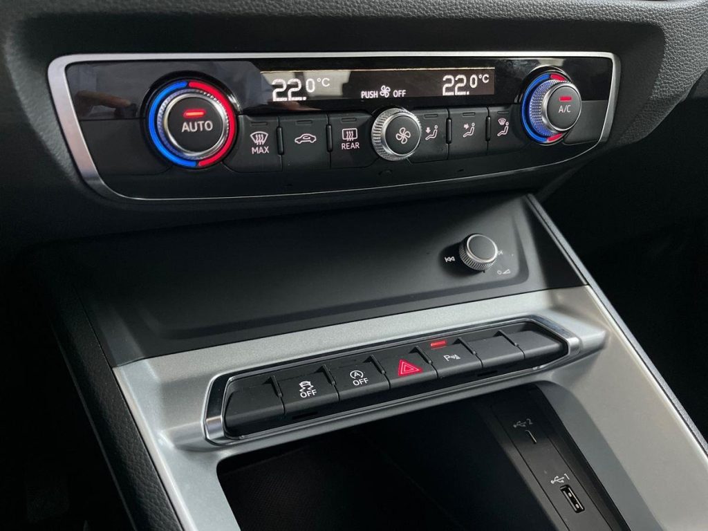 AUDI Q3 35 TDI S tronic S line edition - 14