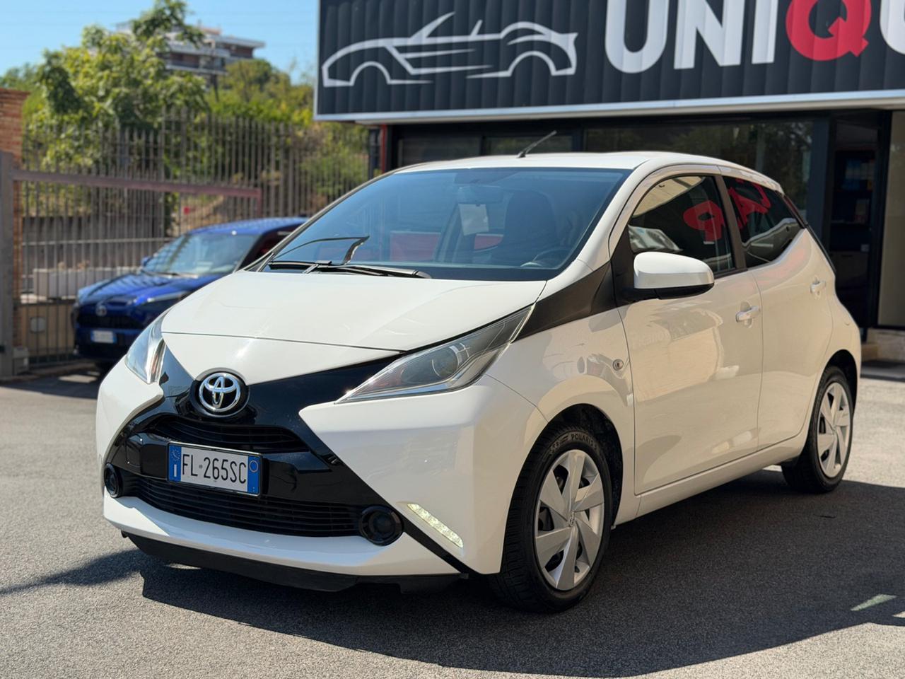 TOYOTA Aygo 1.0 VVT-i 69 CV  x-business MMT (NESSUN VINCOLO) - 4