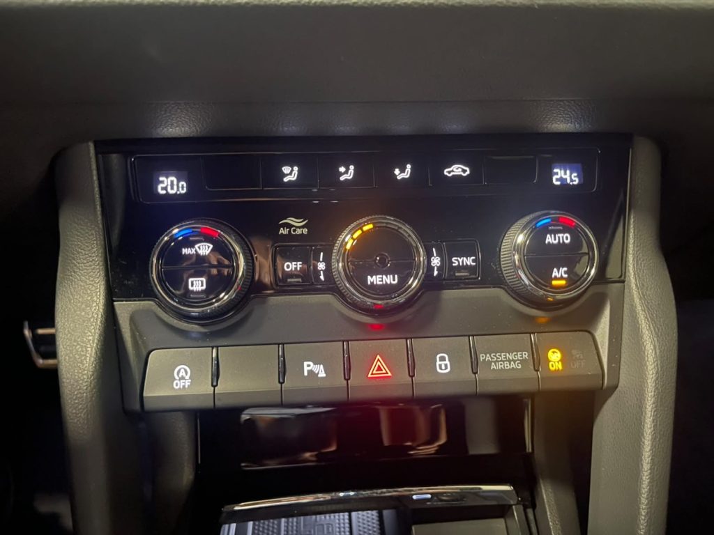 SKODA Karoq 2.0 TDI SCR DSG SportLine - 18