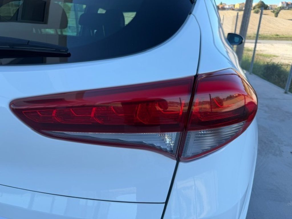 HYUNDAI Tucson 1.7 CRDi XPossible - 10