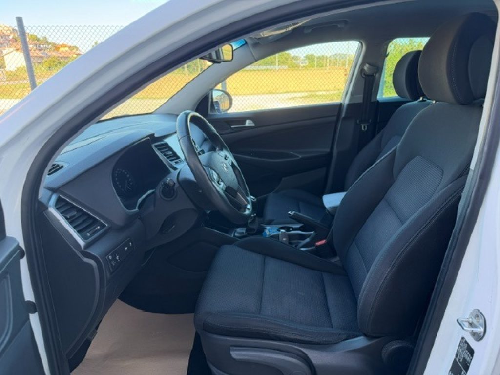 HYUNDAI Tucson 1.7 CRDi XPossible - 13