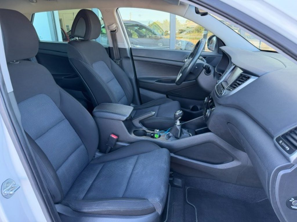 HYUNDAI Tucson 1.7 CRDi XPossible - 32