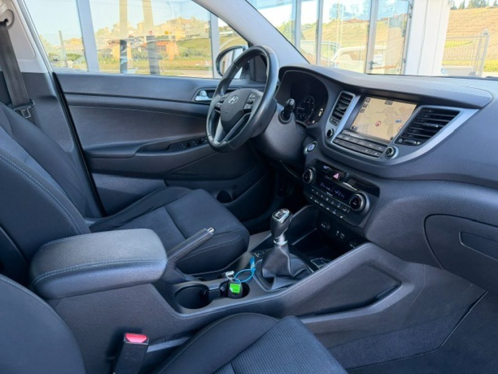 HYUNDAI Tucson 1.7 CRDi XPossible - 33