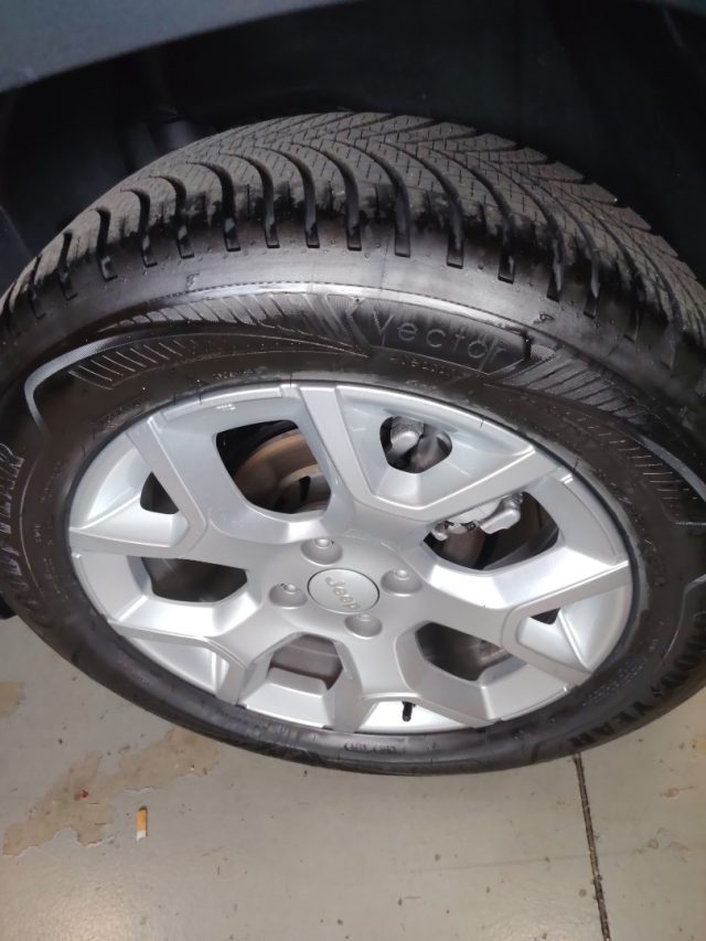 JEEP Avenger — foto 9 di 24