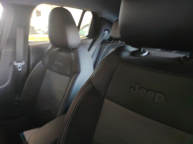 JEEP Avenger — foto 15 di 24
