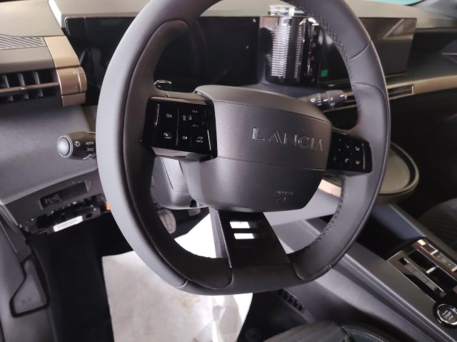 LANCIA Ypsilon — foto 17 di 20