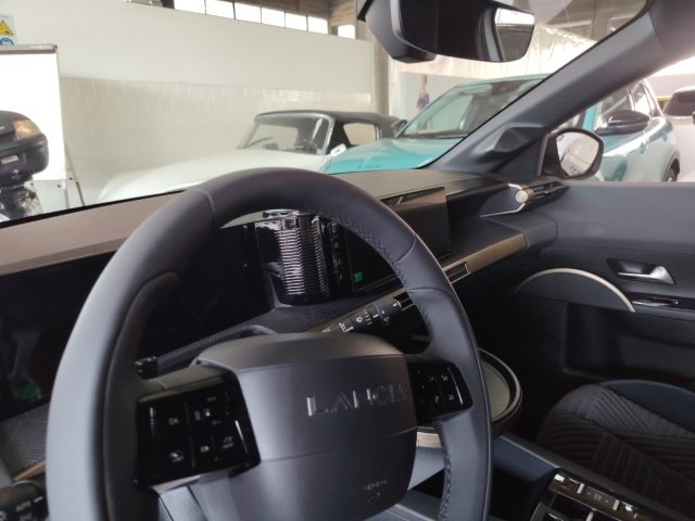 LANCIA Ypsilon — foto 18 di 20