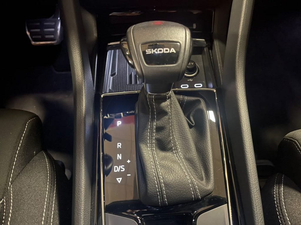 SKODA Karoq 2.0 TDI SCR DSG SportLine C/GRIMALDI SPECIAL DAY - 21