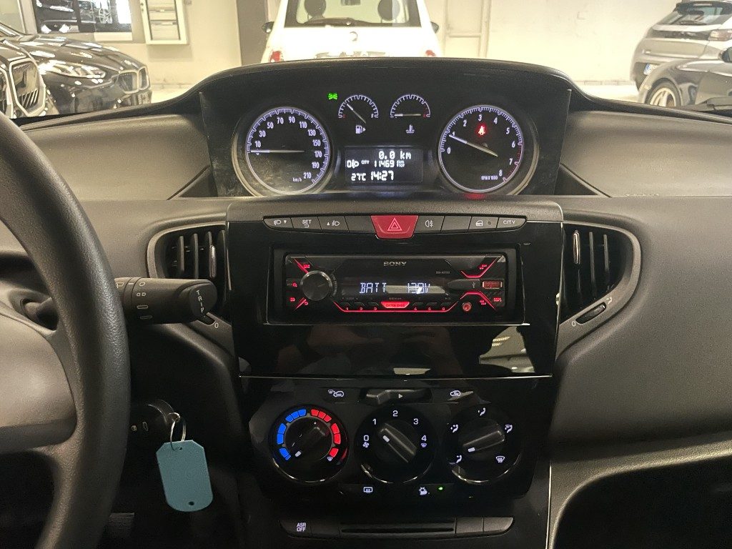 LANCIA Ypsilon 1.2 69 CV 5 porte Silver - 12