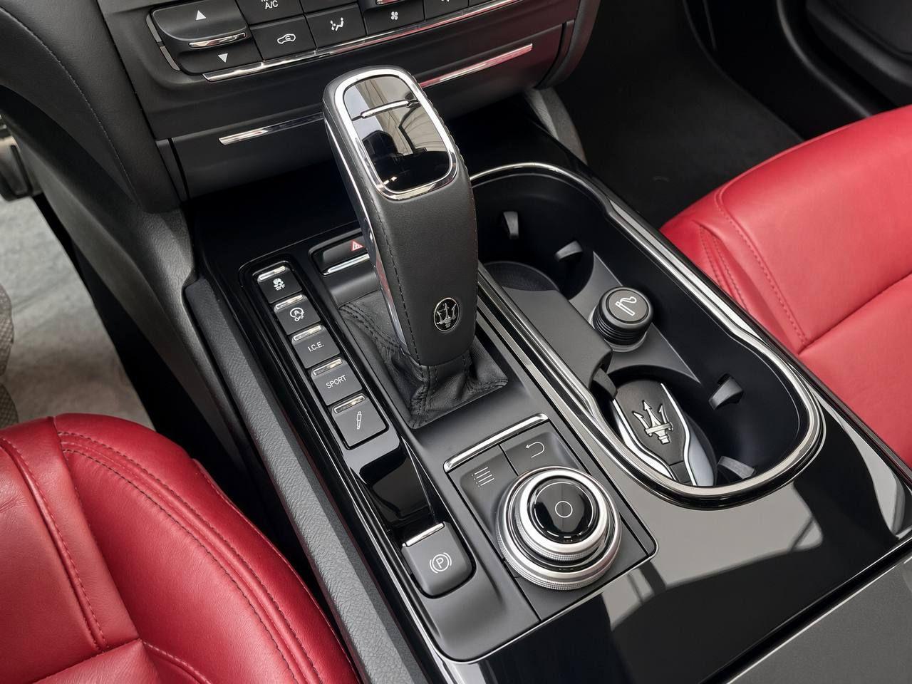 MASERATI Ghibli V6 Gransport - 23