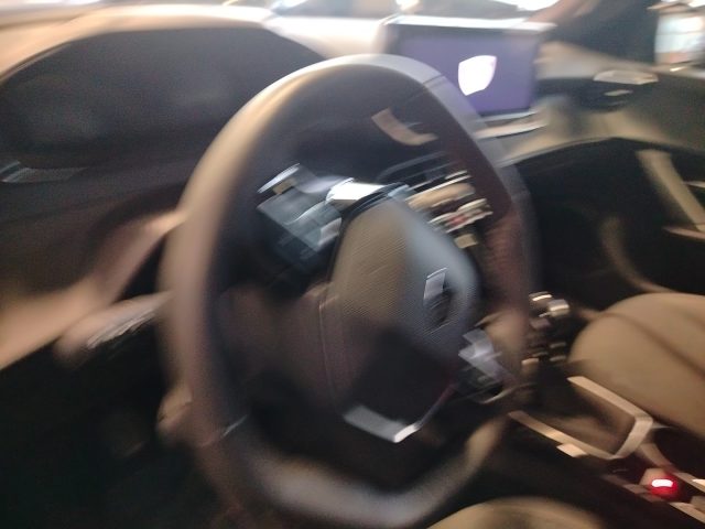 PEUGEOT 2008 — foto 17 di 29