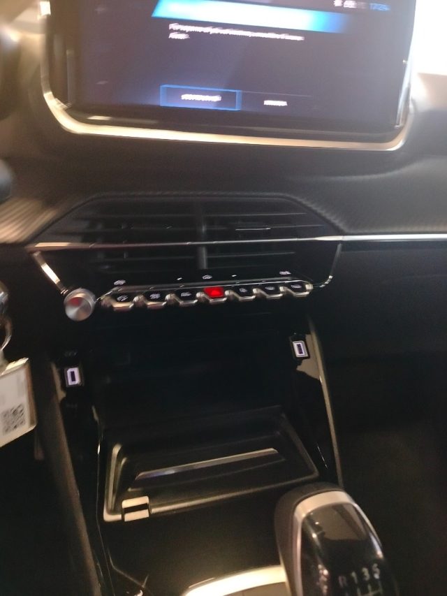 PEUGEOT 2008 — foto 28 di 29